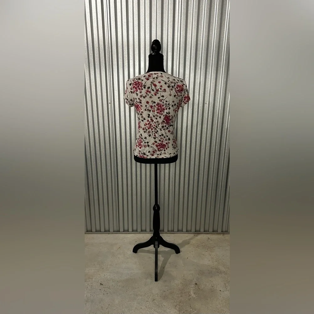 Women’s St. John White Red Designer Floral Viscose Spandex Top Size P Small - Picture 2 of 6